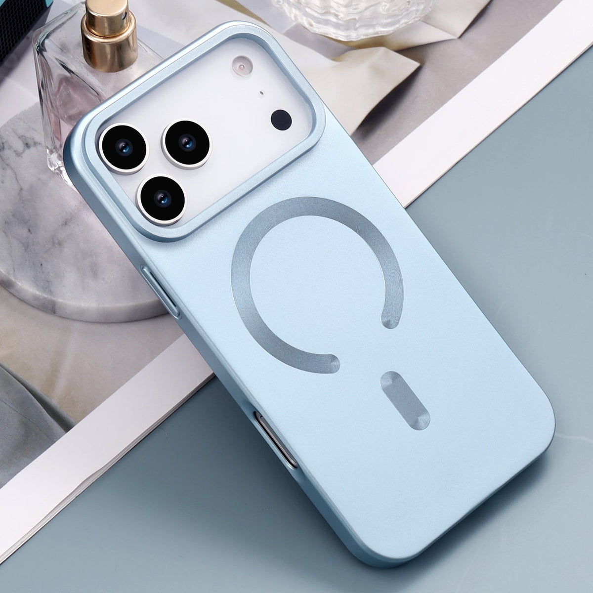 Apple iPhone 17 Pro Max Hülle - Hellblau - Matte Silikon MagSafe Back Cover