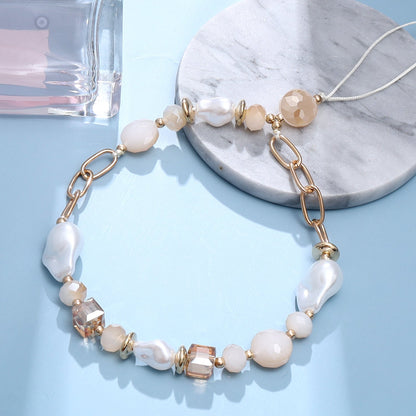 Casemania Universal Phone Chain - Gold-Coloured Links & Baroque Pearls - Wrist Strap with Champagne Beads - Wristlet Charm Strap - Sturdy Mobile Armband