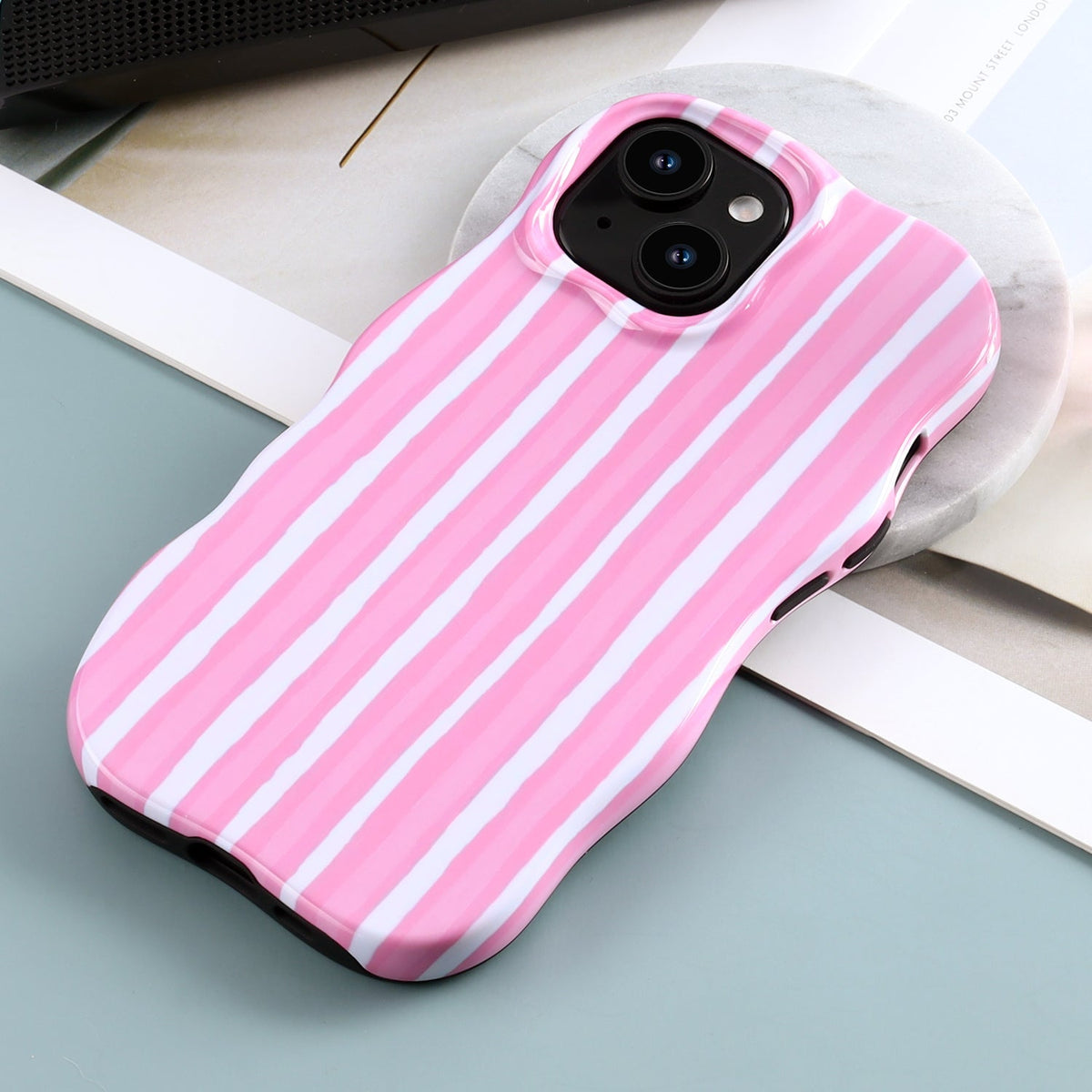 Apple iPhone 15 Hoesje - Roze - Wave Edge Back Cover