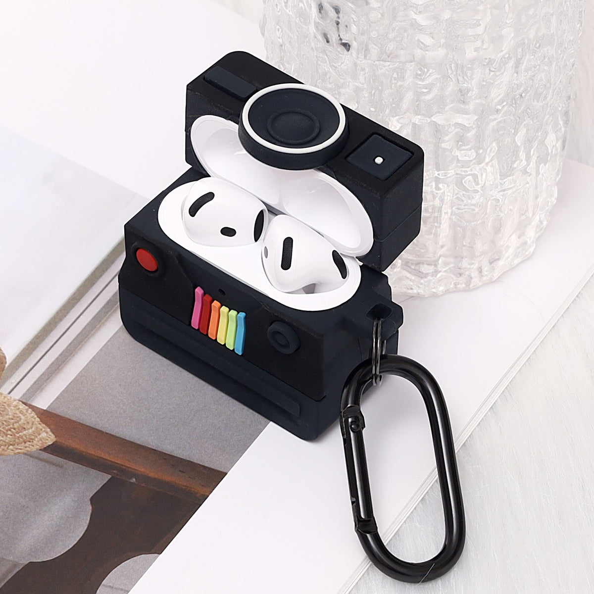 Apple AirPods 4 Hoesje - Retro Camera - Zwart