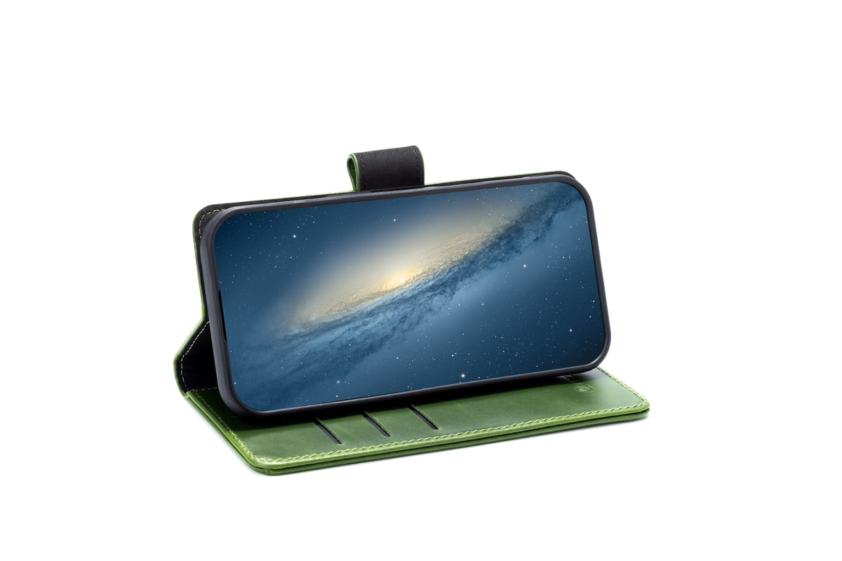 Apple iPhone 17 Hülle - Olive Green - Echtleder-Klapphülle mit Kartenfach