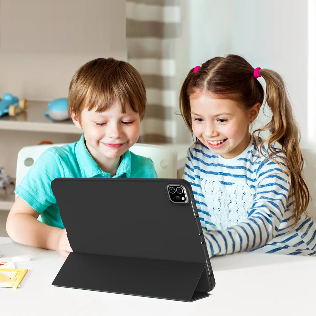 Apple iPad Air 13 (2024) Tablethoes - Zwart - Pen Slot Smart Cover