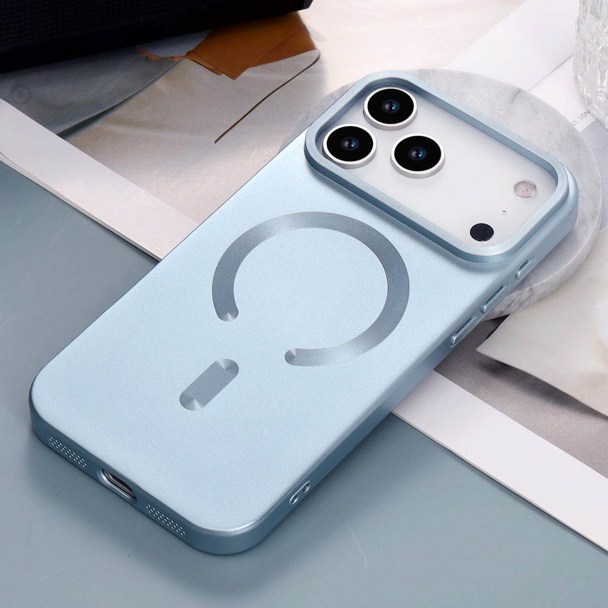 Apple iPhone 18 Pro Max Hoesje - Licht Blauw - Matte Siliconen MagSafe Back Cover