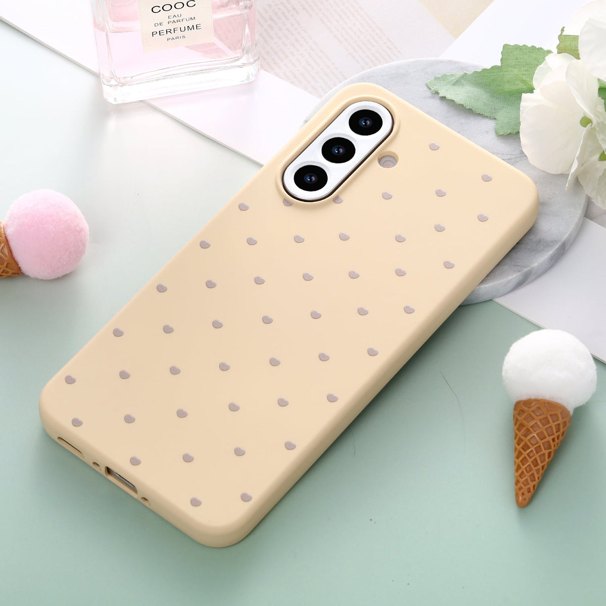 Samsung Galaxy A55 Hoesje - Geel - Hartjes Back Cover
