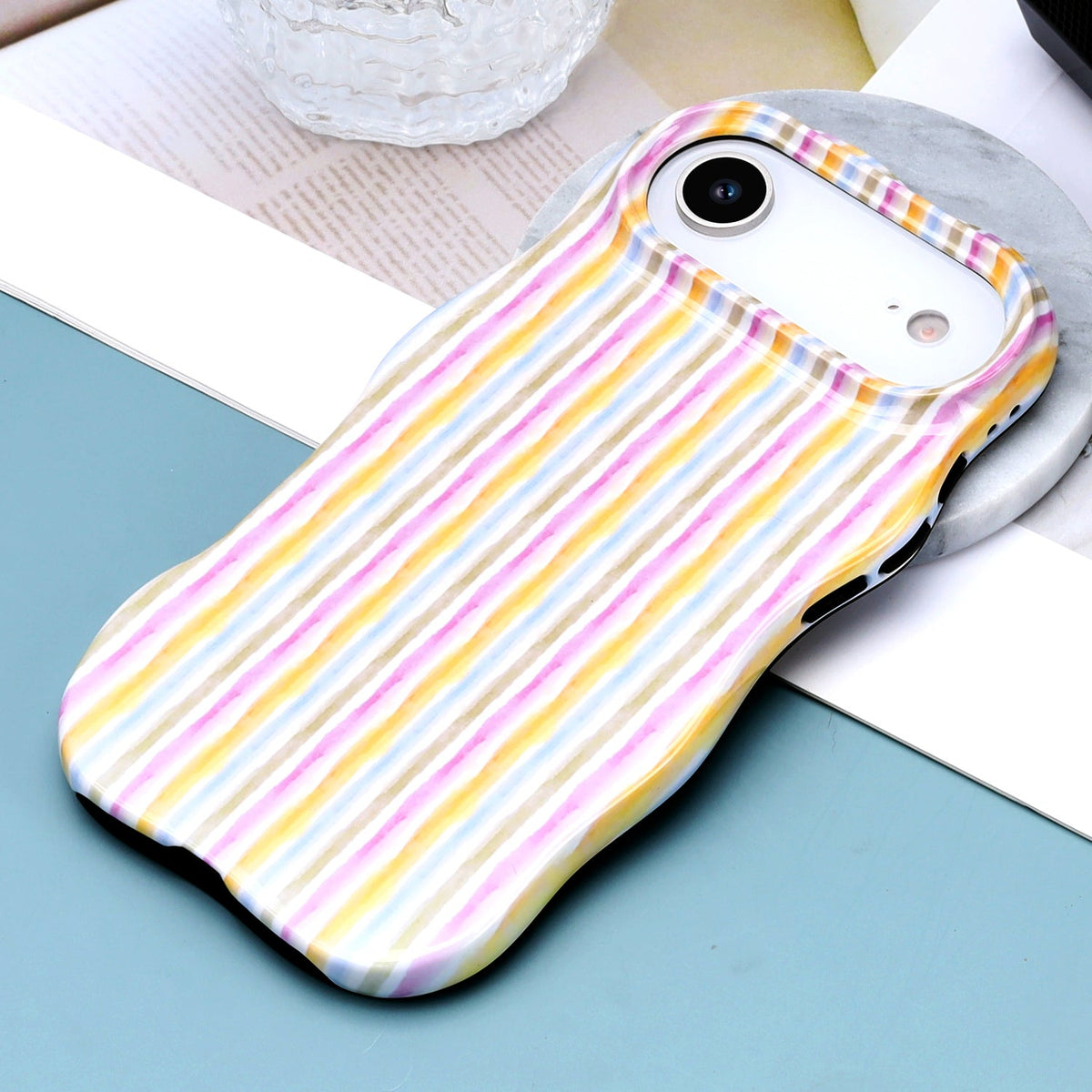 Apple iPhone Air Hoesje - Regenboog - Wave Edge Back Cover