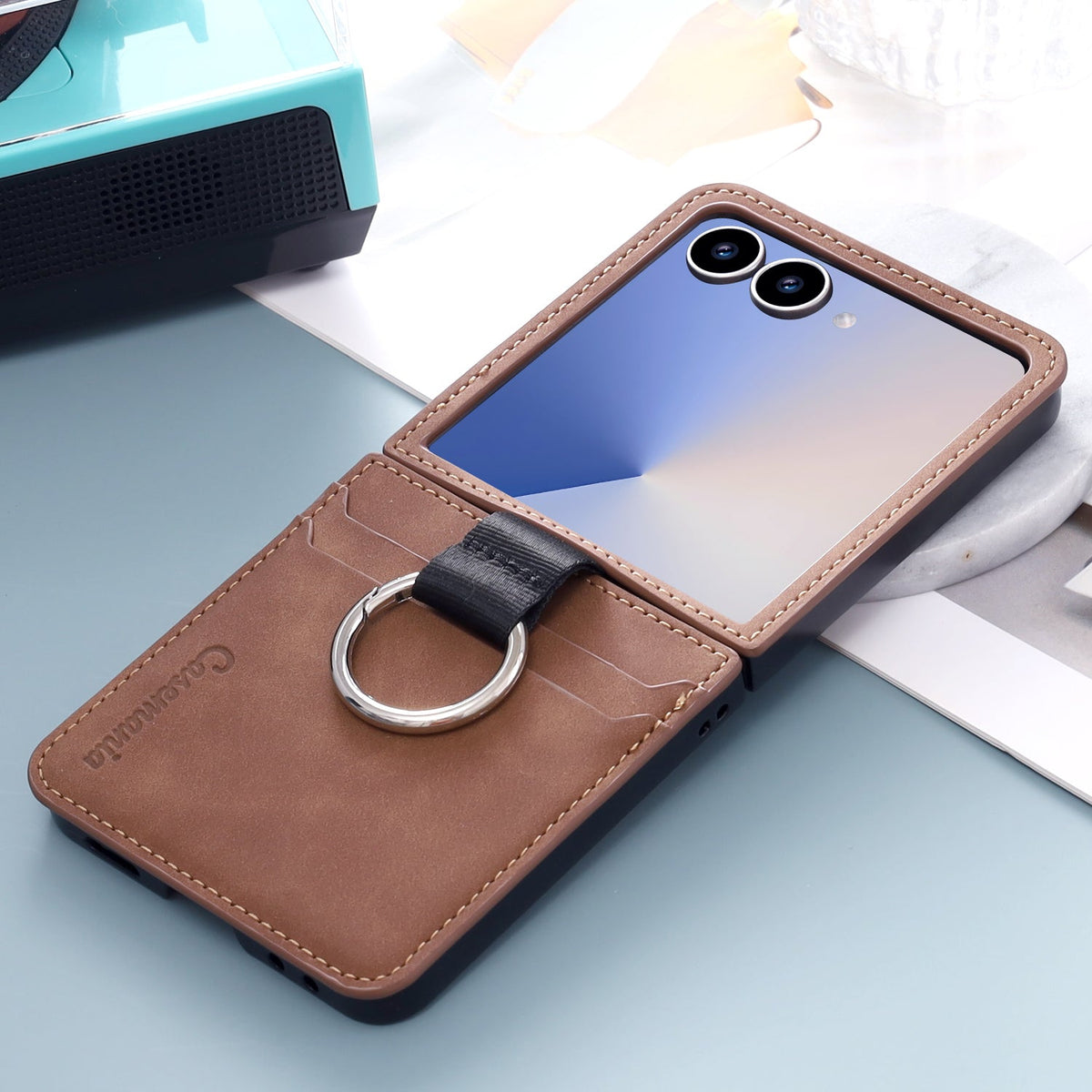 Samsung Galaxy Z Flip 7 Hoesje - Sienna Brown - Kunstlederen Back Cover met Ring