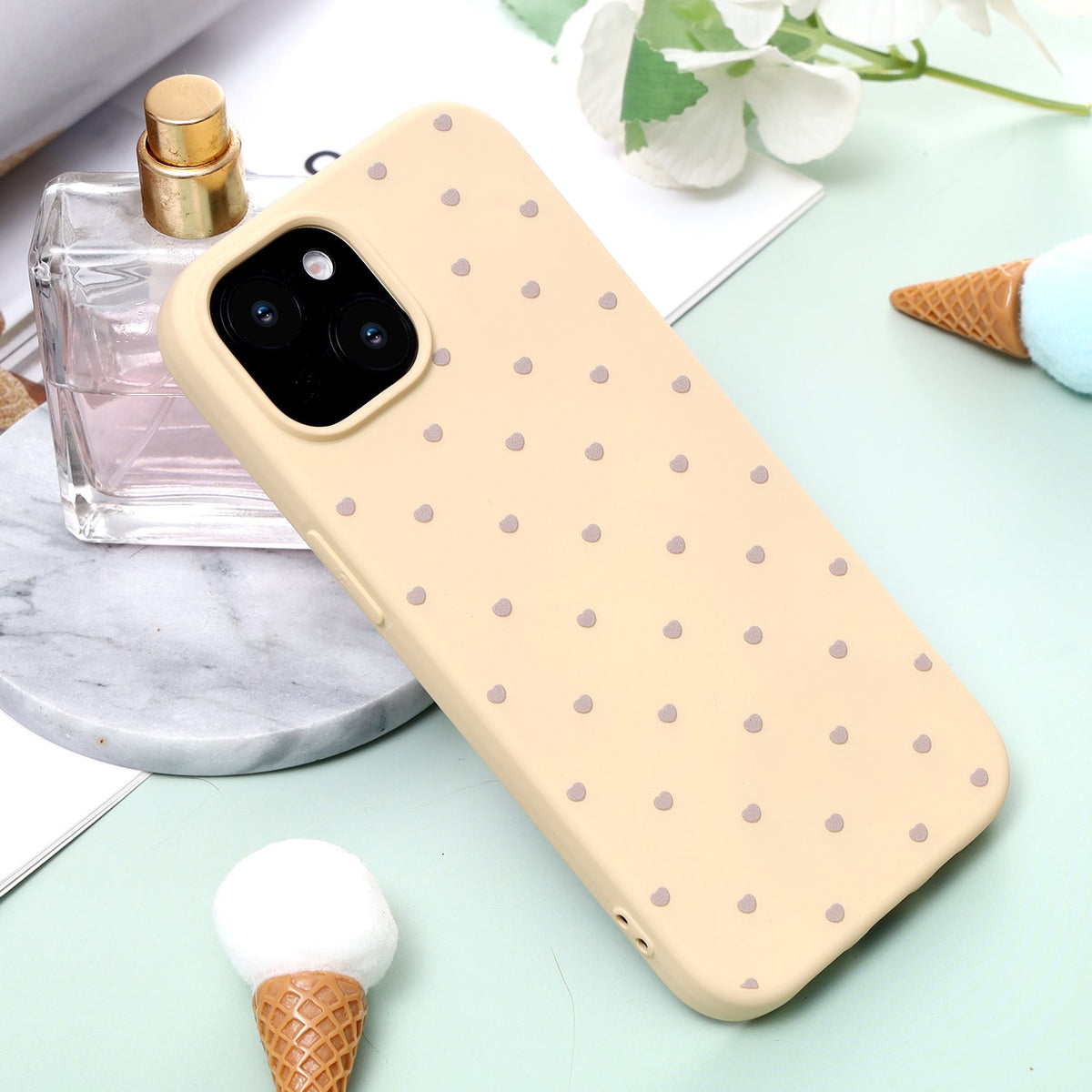iPhone 11 Hoesje - Geel - Hartjes Back Cover