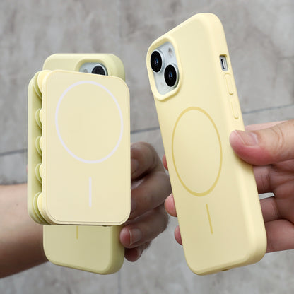 Apple iPhone 13 Hoesje - Geel - Siliconen Back Cover met Afneembare Hartjes Zuignappen