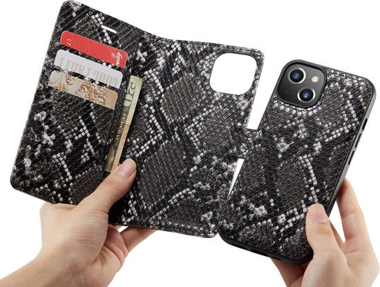 Apple iPhone 13 Hoesje - Zwart - Luxe Slangen Bookcase