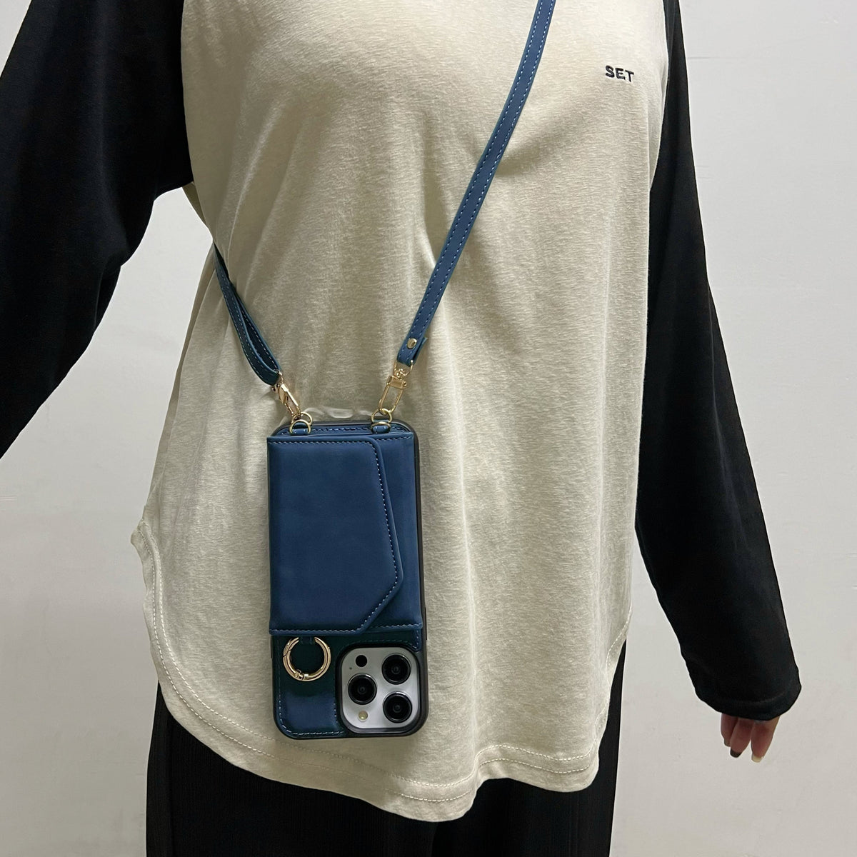 Apple iPhone 16 Pro Hoesje - Navy Blue - Luxe Bookcase met Telefoonkoord