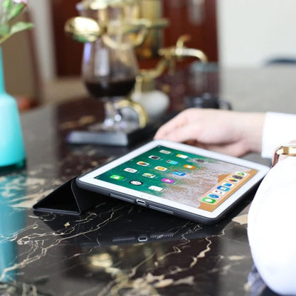 Apple iPad 5 9.7 (2017) Tablethoes - Zwart - Smart Cover