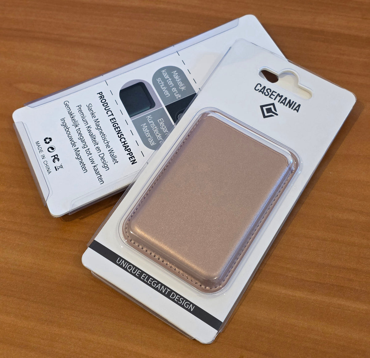 Casemania Magnetisch Pasjeshouder met Standaard - Groen