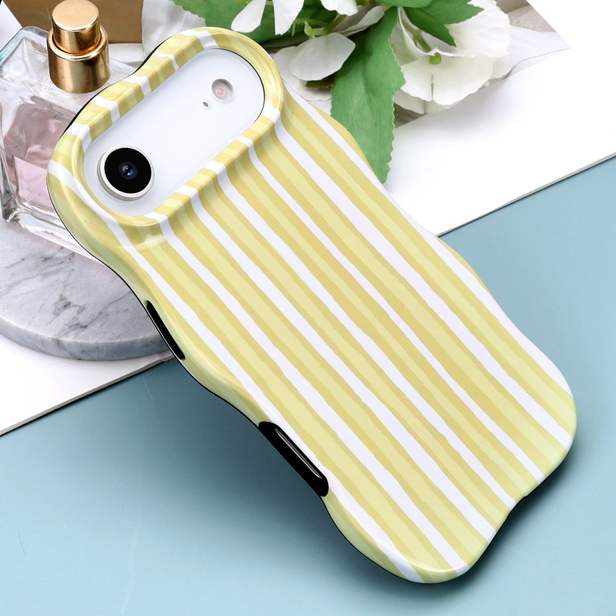 Apple iPhone Air Hülle - Gelb - Wave-Edge-Backcover