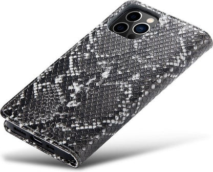 Apple iPhone 13 Pro Hülle - Schwarz - Schlangenprint Klapphülle mit Kartenfach