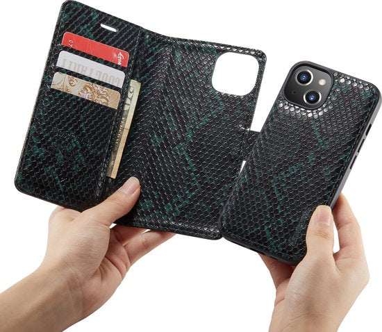 Apple iPhone 13 Hoesje - Groen - Luxe Slangen Bookcase