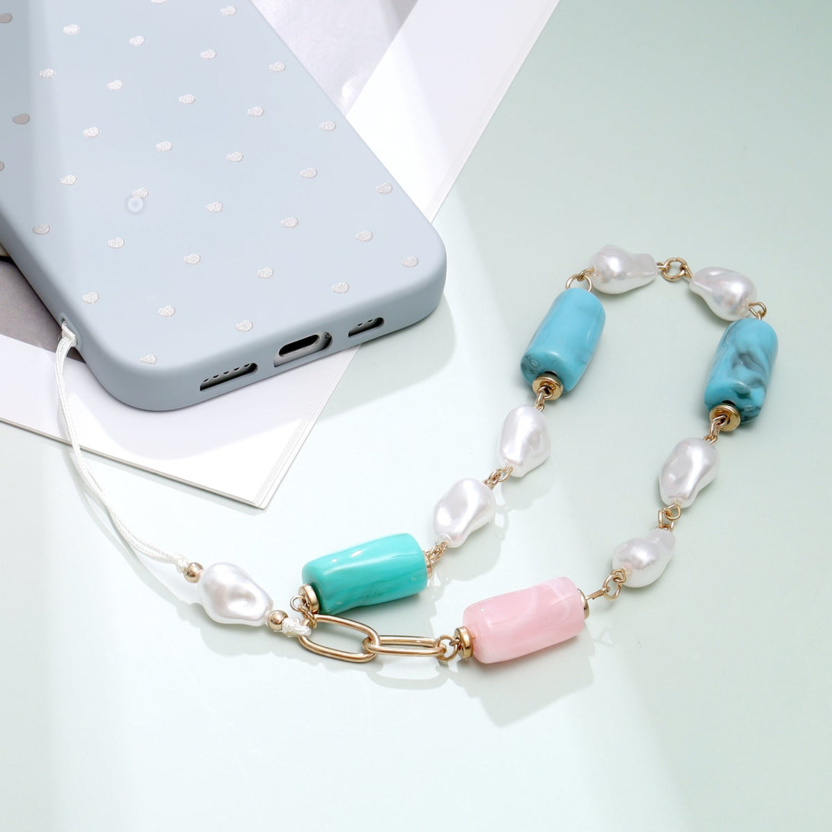 Casemania Universele Telefoonketting - Pastel Kleuren - Wristlet Charm Strap - Acryl Polsband met Parels en Marmer Kralen - Stevige Mobiele Armband