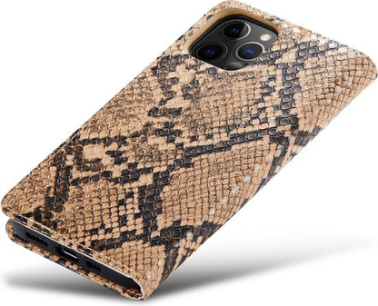 iPhone 12 / 12 Pro Hoesje - Beige - Slangen Bookcase