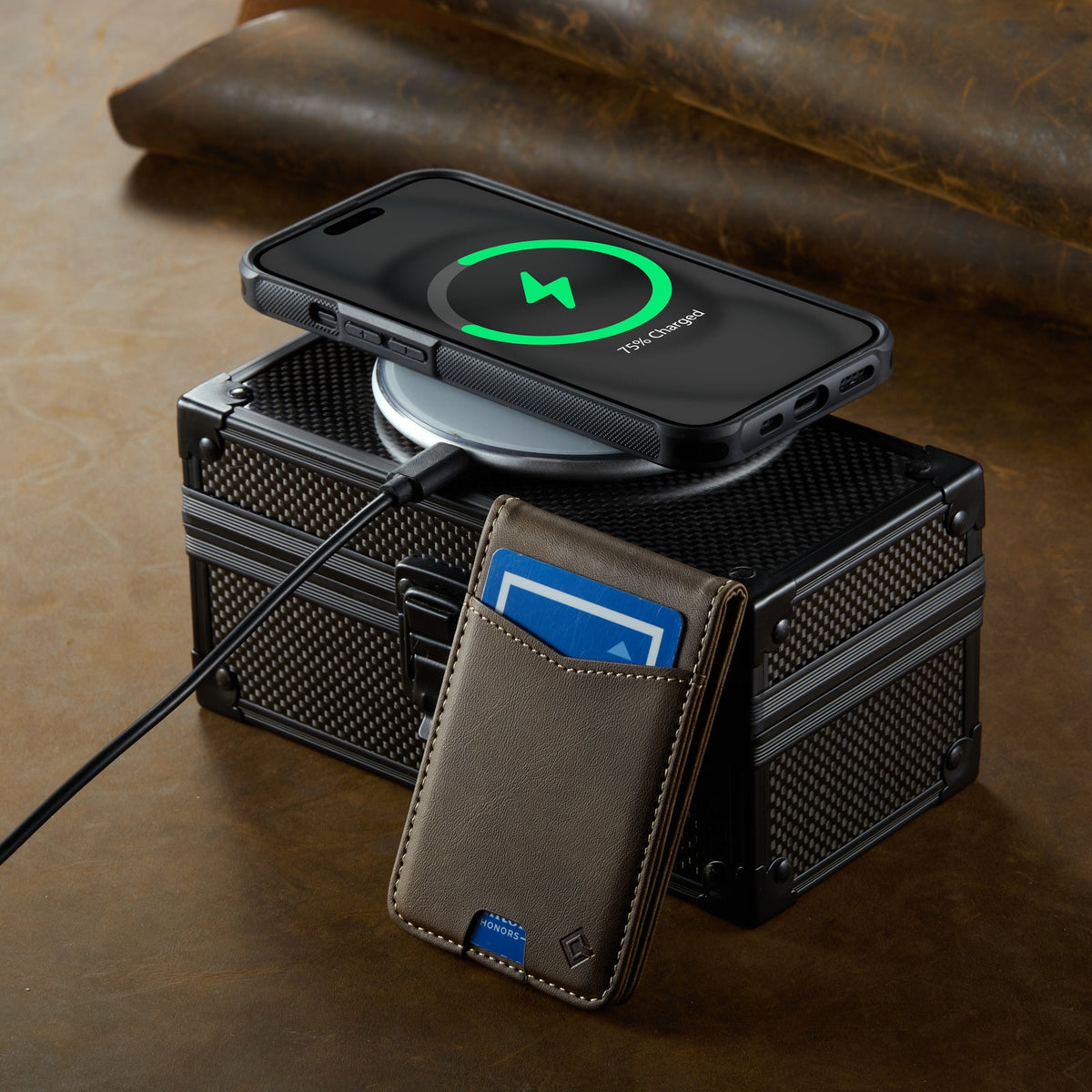 Apple iPhone 14 Hoesje - Mahogany Brown - MagSafe Back Cover met Pasjeshouder