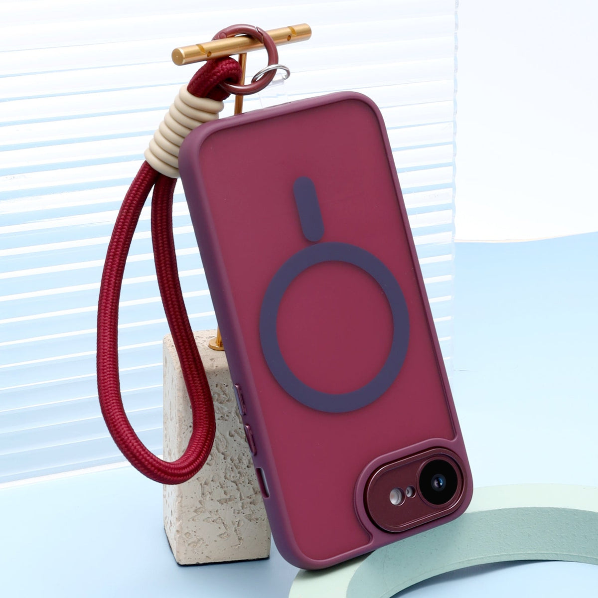 Apple iPhone 16e Hoesje - Bordeaux met Pols Bandje - Matte Armor MagSafe Back Cover met Telefoonkoord