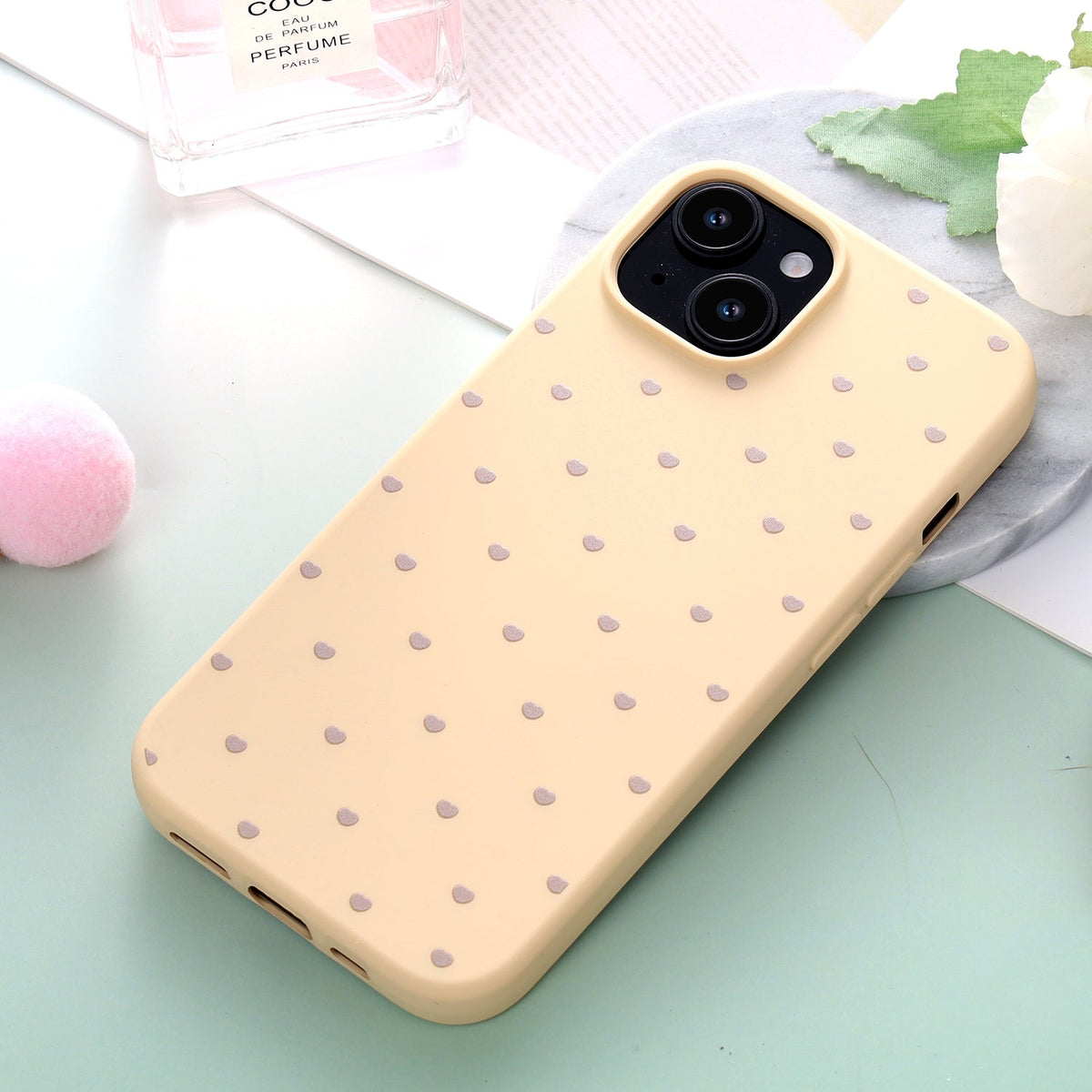 iPhone 14 Hoesje - Geel - Hartjes Back Cover