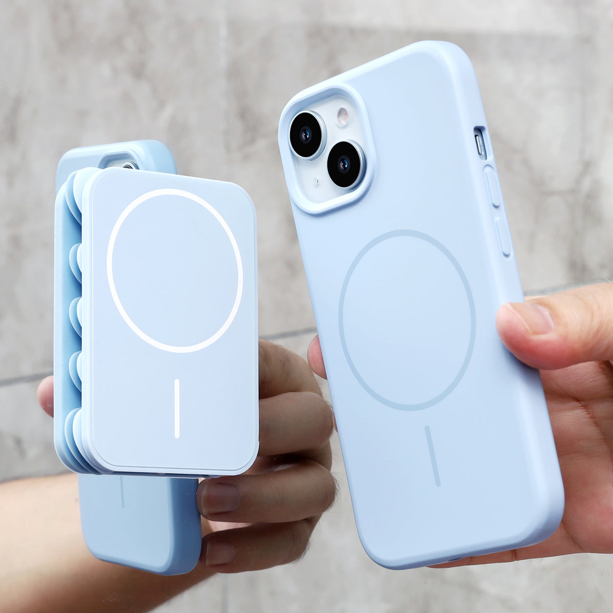 Apple iPhone 15 Hoesje - Licht Blauw - Siliconen Back Cover met Afneembare Hartjes Zuignappen