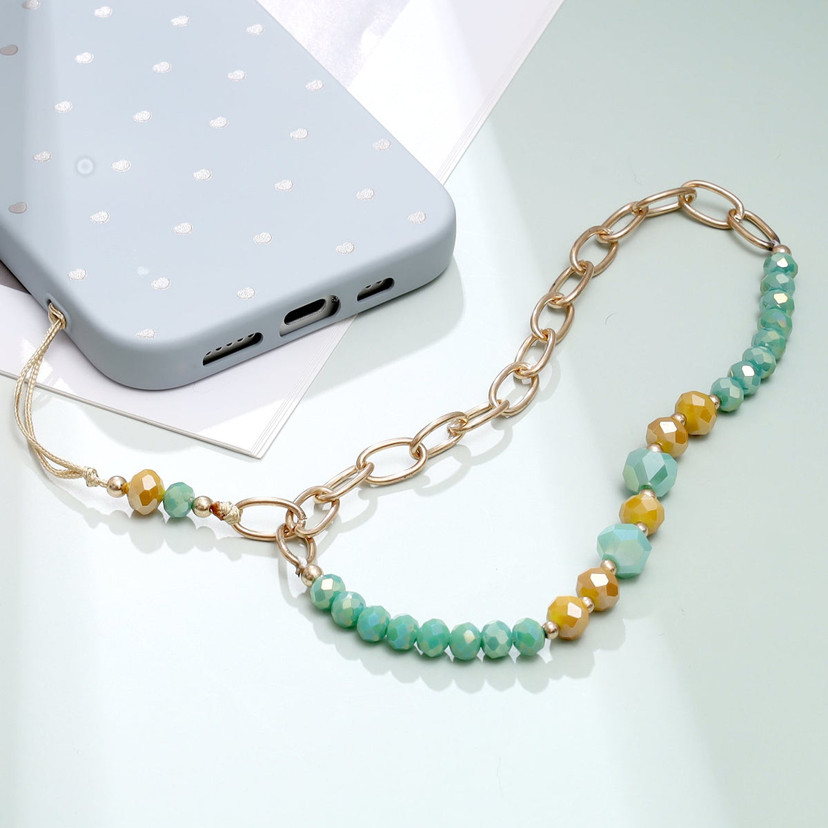 Casemania Universal Phone Chain - Gold-Coloured Links & Green Faceted Beads - Wrist Strap with Beads - Wristlet Strap - Sturdy Mobile Armband