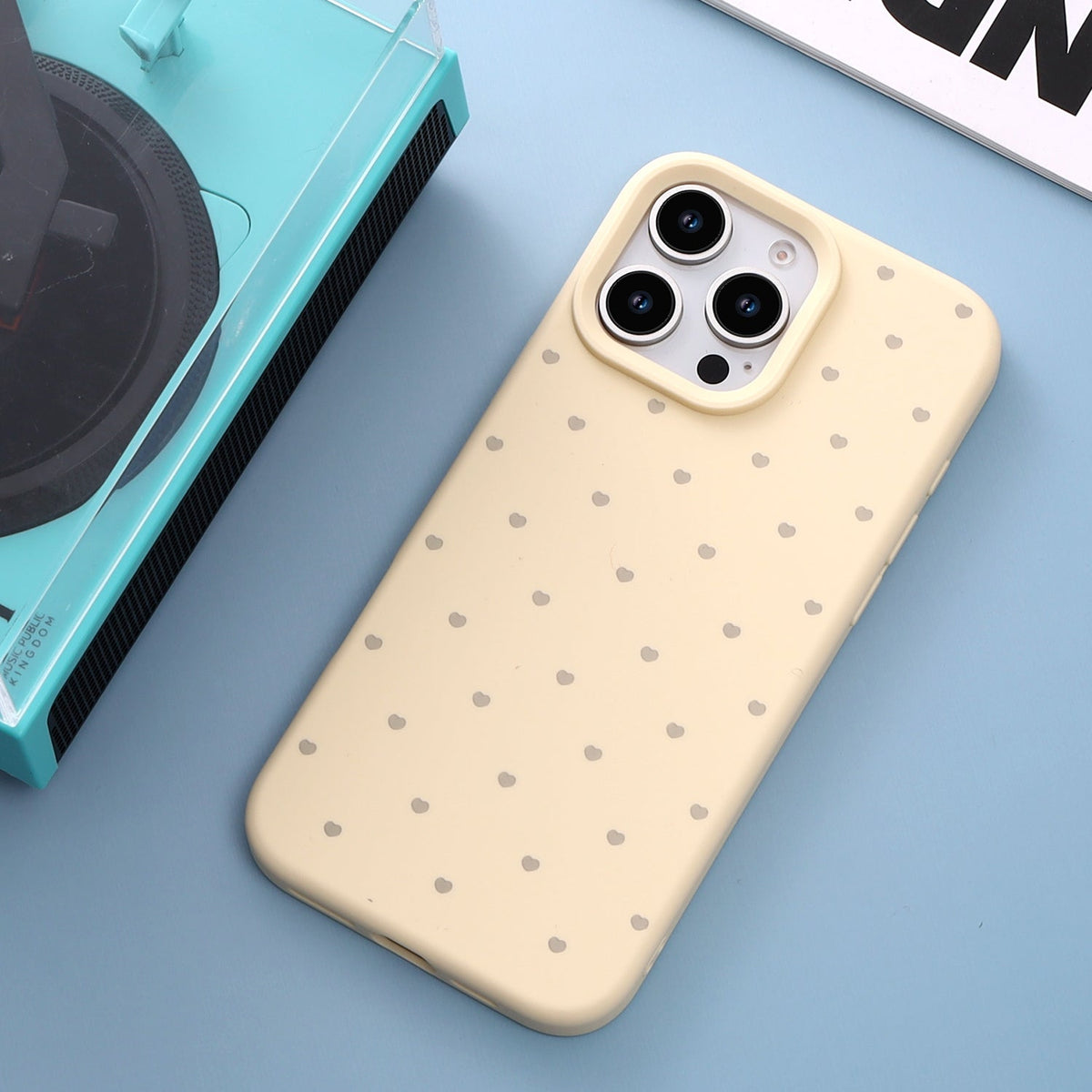 iPhone 16 Pro Max Hoesje - Geel - Hartjes Back Cover