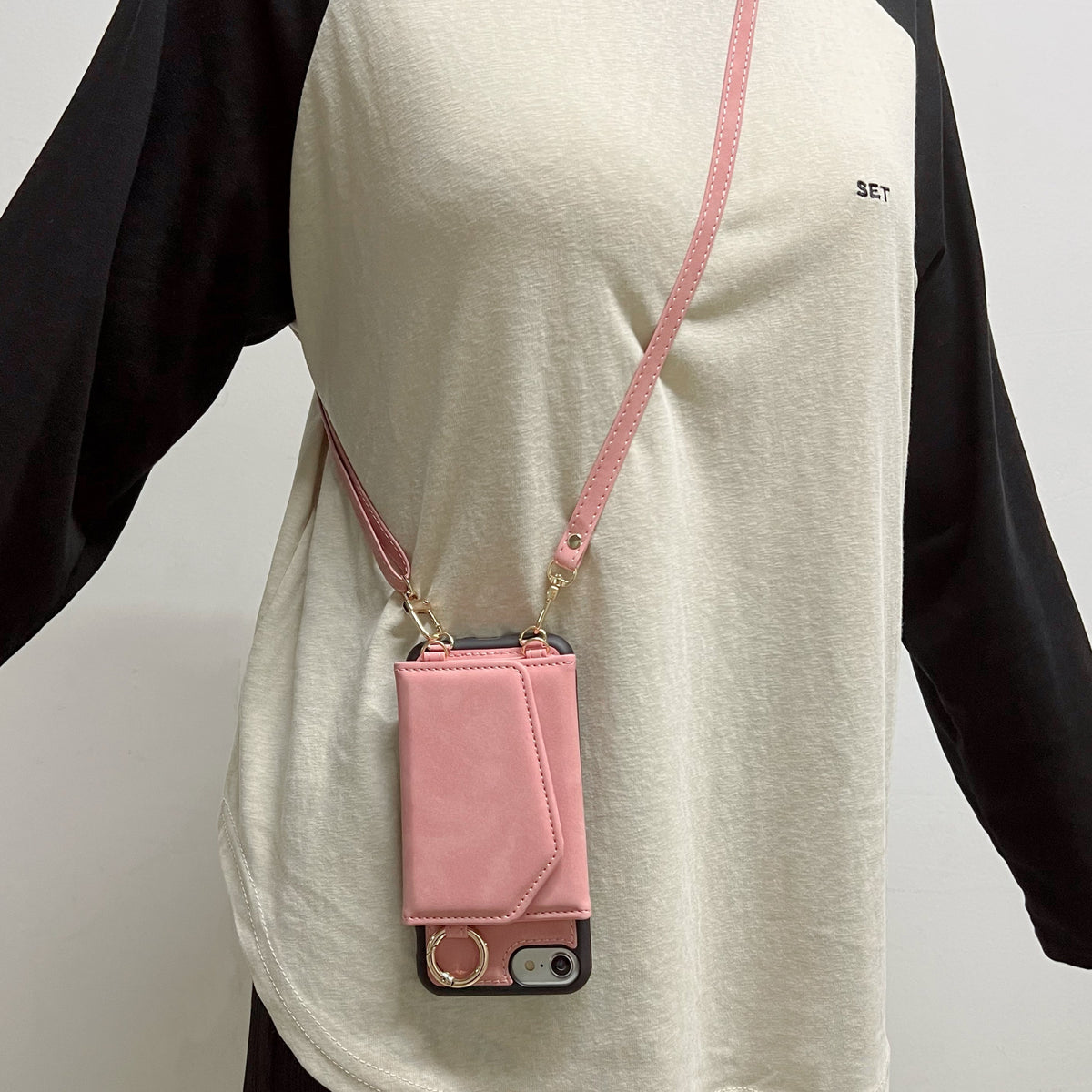 Apple iPhone 7 Hoesje - Pale Pink - MagSafe Back Cover met Uitschuifbare Pasjeshouder en Telefoonkoord